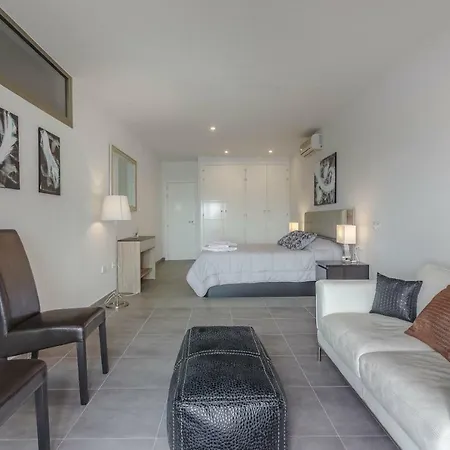 Isabella, Luxury With Heated Pool Ocean View In Adeje, Tenerife וילה *